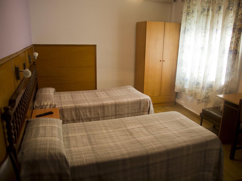 Hostal Lizana Huesca Room photo
