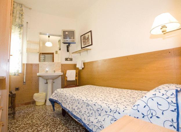 Hostal Lizana Huesca Exterior photo